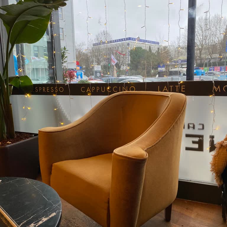 Caffe Nero Maslak Şubesinde Bayat Tatlı Şikayeti