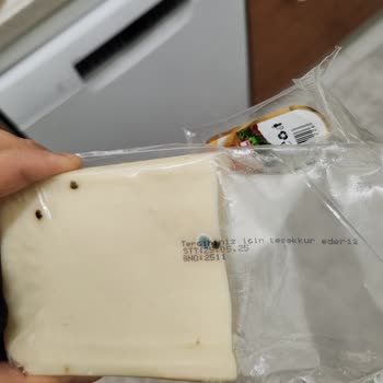 Son Kullanım Tarihi Geçmeden Küflenen Kaşar Peyniri