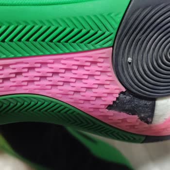 Adidas Basketbol Ayakkabısının Hızla Deforme Olması