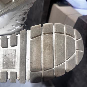 Tommy Hilfiger Ayakkabılarda Kalite Sorunu Ve İlgisizlik