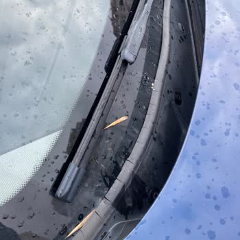 BMW 1.18i'nin Ön Cam Fitil Sorunu Ve Su Sızıntısı