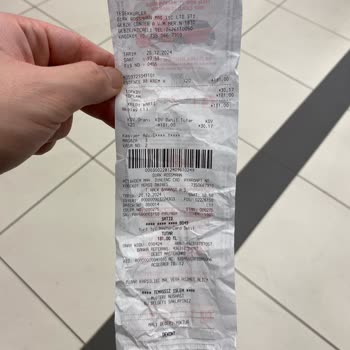 Zorla Yapılan Fondöten Satışı Ve İlgisiz Personel