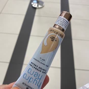 Zorla Yapılan Fondöten Satışı Ve İlgisiz Personel