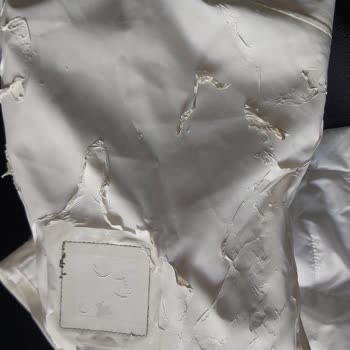 Experiencia negativa con chaqueta Helly Hansen, mala calidad y servicio