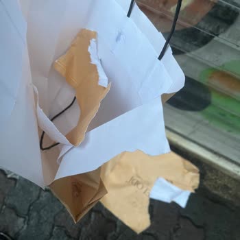 Hediye Paketleme Sorunları Ve Dayanıksız Poşetler