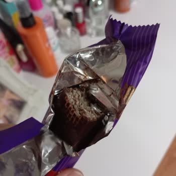 Çikolata Gofretten Çıkan Şok Edici Saç