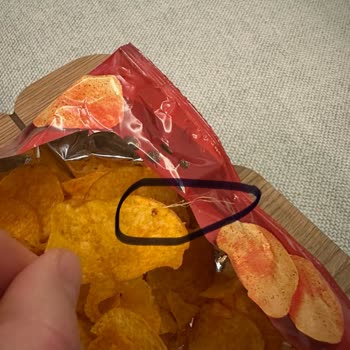 Lays Cips Paketinde Naylon İp Skandalı