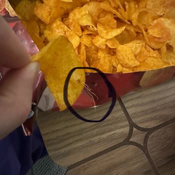 Lays Cips Paketinde Naylon İp Skandalı