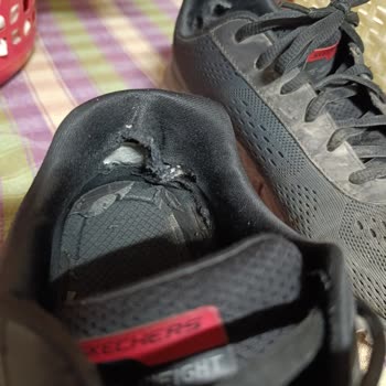 Skechers Ayakkabı 20 Günde Yırtıldı Ve Garanti Kabul Etmedi