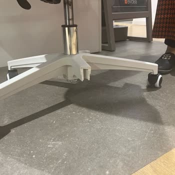 Kırılan Sandalye Ve Yetersiz Müşteri Hizmetleri