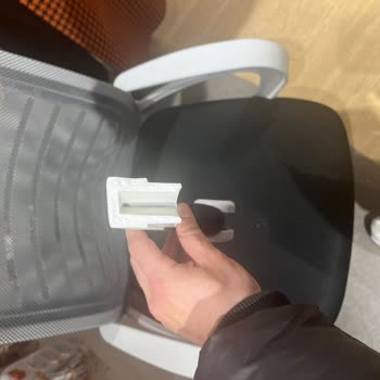 Kırılan Sandalye Ve Yetersiz Müşteri Hizmetleri