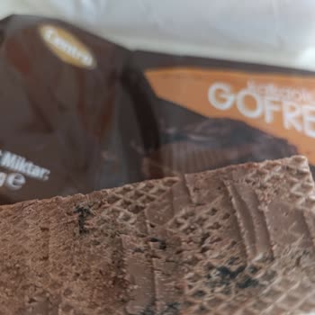 BİM'den Aldığım Gofrette Şüpheli Siyah Maddeler