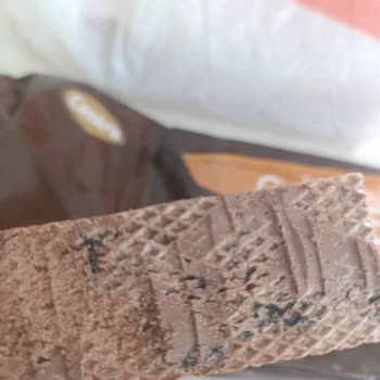 BİM'den Aldığım Gofrette Şüpheli Siyah Maddeler