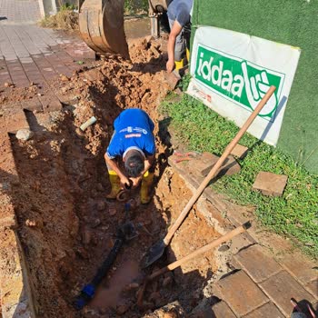 Kaldırım Tamiri Yarım Kaldı, Dükkan Çamur İçinde!