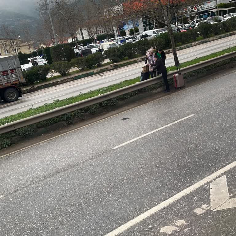 Otobanda Yolcu Alma Ve Kötü Muavin Üslubu