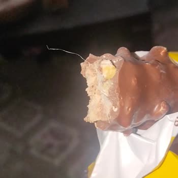 Gofretin İçinden Çıkan Kıl Şoku!