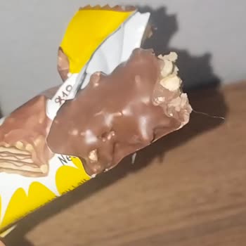 Gofretin İçinden Çıkan Kıl Şoku!