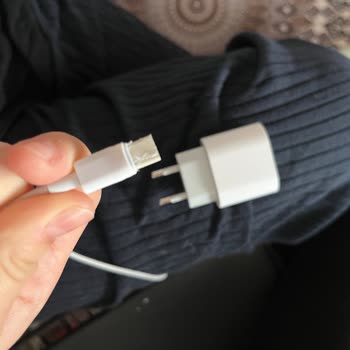 iPhone 13 Charger I Bought from Turkcell Melted and Almost Damaged My Phone