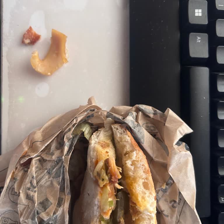 Usta Dönerci Taze Olmayan Tavuk Döner Ve İlgisiz Hizmet!