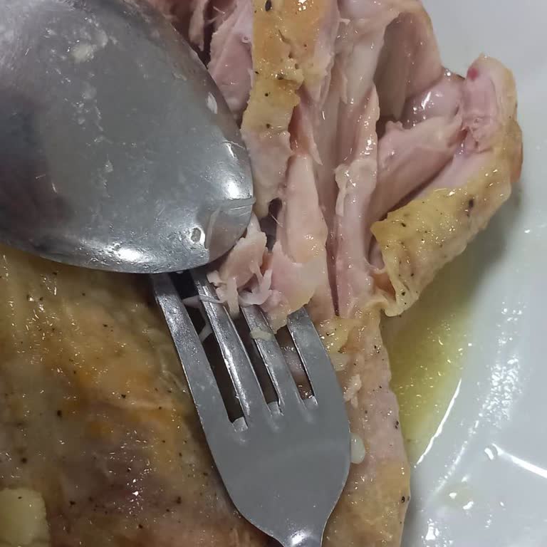 KYK Yurdu Yemekhanesinde Çiğ Yemek Sorunu