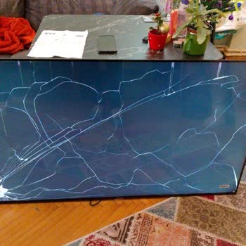 Kırık Televizyon Ve Cevapsız Müşteri Hizmetleri