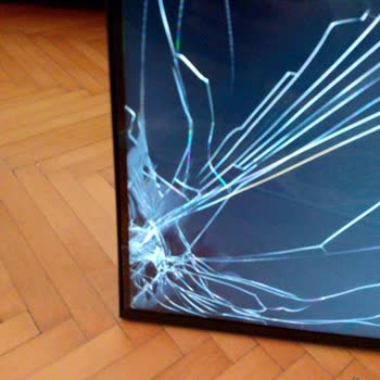 Kırık Televizyon Ve Cevapsız Müşteri Hizmetleri