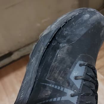 Kalitesiz Ayakkabı Ve Müşteri Hizmetleri Sorunu