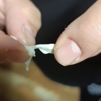 Yoğurt İçinden Beklenmedik Madde Çıkması