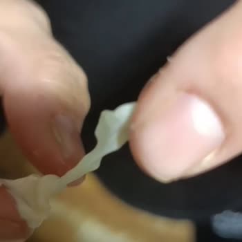 Yoğurt İçinden Beklenmedik Madde Çıkması