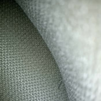 Mutfak Masası Takımında Yırtık Ve İlgisiz Servis