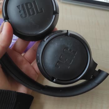 JBL Kulaklıkta Aniden Beliren Beyaz Lekeler Sorunu