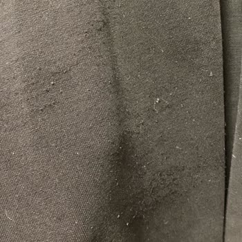 Oysho Sent Me a Stained, Used Sweatpants Without Tags – Black Friday Letdown