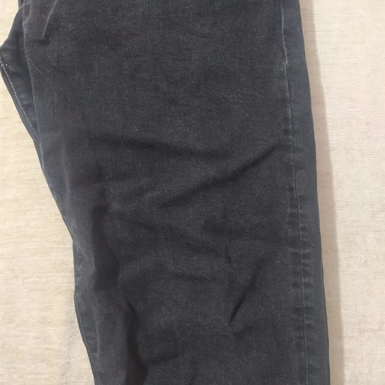 Renk Değiştiren Pantolon Ve Umursamaz Mağaza Çalışanları