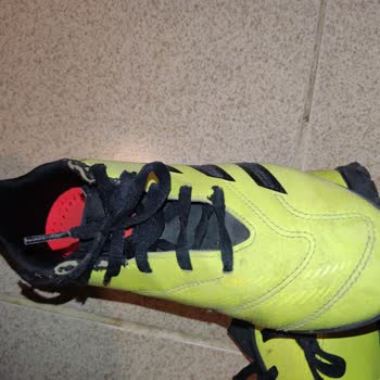 Adidas Halı Saha Ayakkabısında Kalitesiz Malzeme Sorunu