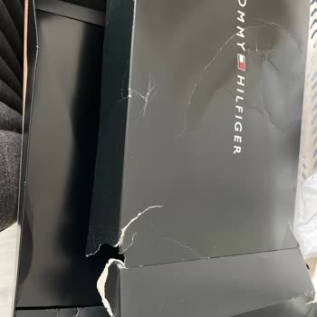 Kullanılmış Ve Hasarlı Ürün Gönderimi: Tommy Hilfiger'dan Beklenmedik Hayal Kırıklığı