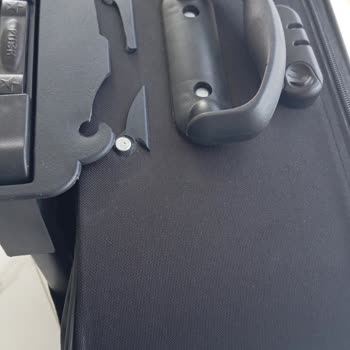 Süha Turizm'de Valiz Zarar Görmüş Ve Hizmet Eksikliği