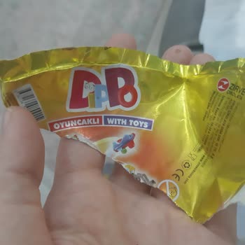 Hijyen Sorunu: Oyuncaklı Çikolatanın İçinden Saç Kılı Çıktı