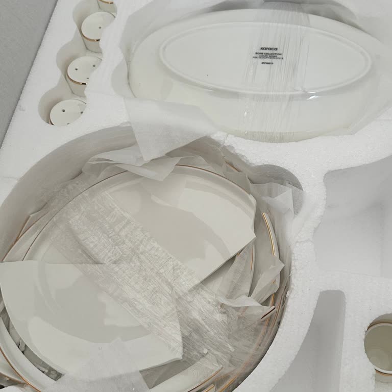 Kırık Yemek Takımı Ve İlgisiz Müşteri Hizmetleri