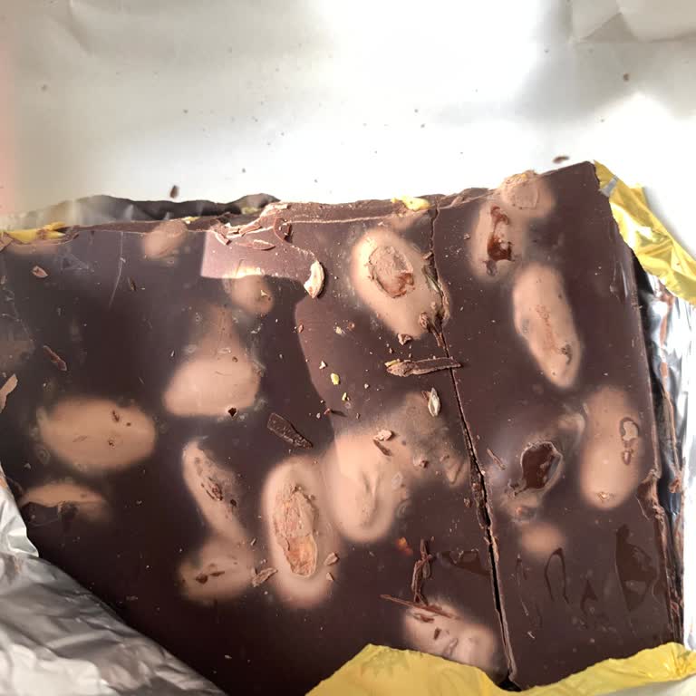 Son Kullanma Tarihi Geçmemiş Çikolata Bozuk Çıktı