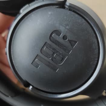 Weiße Flecken auf JBL Tune 510BT