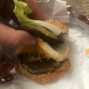 Burger King Acıbadem'de İlgisiz Servis Ve Eksik Sipariş