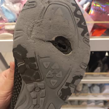 FLO'dan Aldığım Ayakkabının Kalitesizliği Mağdur Ediyor