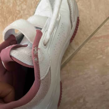 Adidas Çocuk Ayakkabısında Hızlı Deformasyon Sorunu
