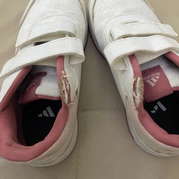 Adidas Çocuk Ayakkabısında Hızlı Deformasyon Sorunu