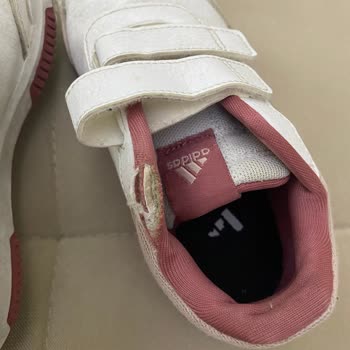 Adidas Çocuk Ayakkabısında Hızlı Deformasyon Sorunu