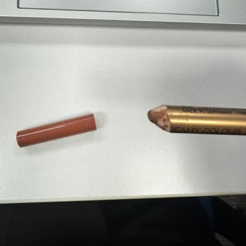 Kırılan Dudak Kalemi Hayal Kırıklığı