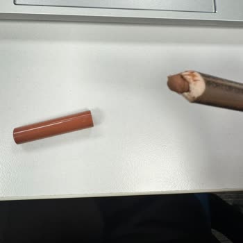 Kırılan Dudak Kalemi Hayal Kırıklığı