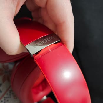 Beats Studio 3 Kulaklığımın Katlanma Yerinde Sorun Var