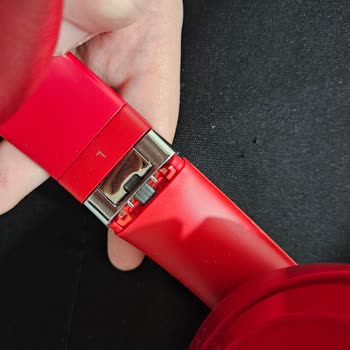 Beats Studio 3 Kulaklığımın Katlanma Yerinde Sorun Var