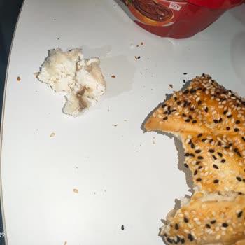 Mis Pide Fırını Hatay Poğaçanın İçinden Yabancı Bir Cisim Çıktı